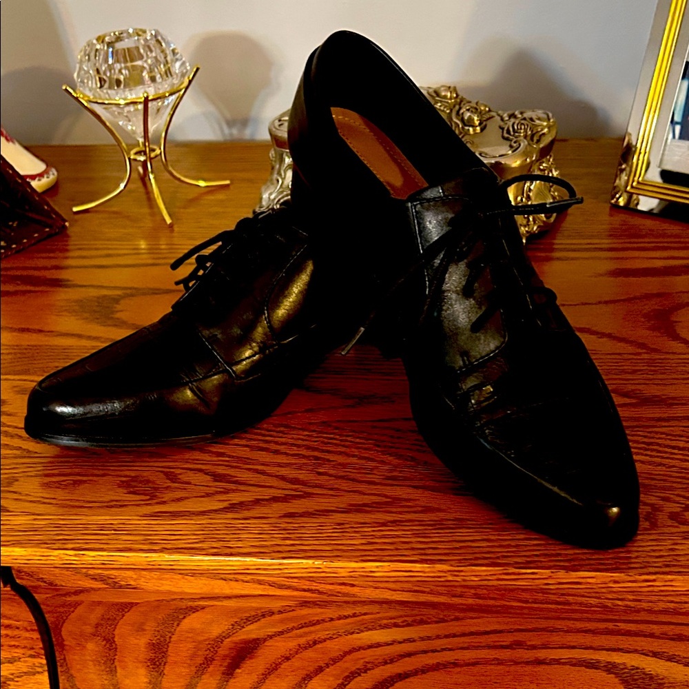 Tahari Black Women's Oxford's